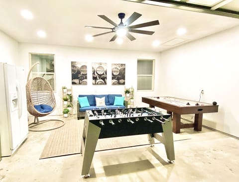 Spacious game room out back for indoor/outdoor games! 