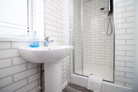 Studio | Bathroom | Separate tub and shower, deep soaking tub, hair dryer, towels