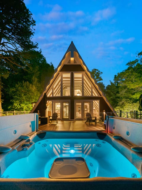 Traditional A frame Chalet with the best views in North Carolina! 