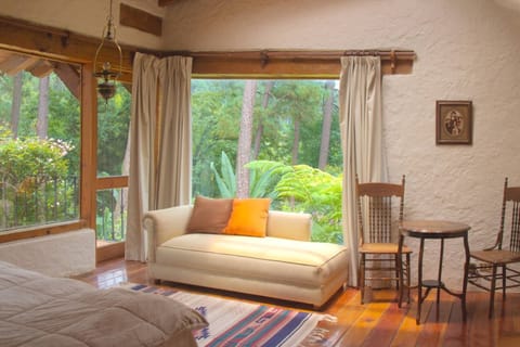 House, 3 Bedrooms, Smoking, Private Pool | Living area | Books