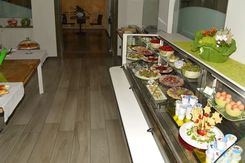 Daily buffet breakfast for a fee