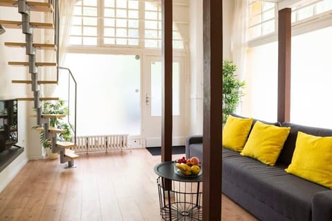 Entrace living room