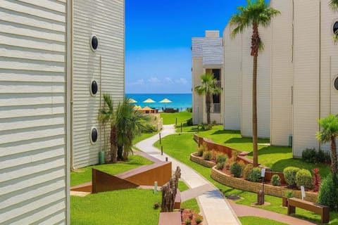 Apartment, 2 Bedrooms | Property grounds
