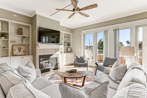 Beautifully Decorated, Inviting Living Room