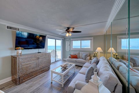 3Bed/2Bath plus Murphy Bed, 6th Floor, Sleeps 10