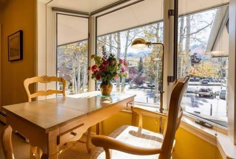 Condo, 2 Bedrooms | Dining