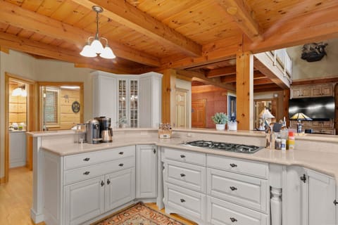 Sweetwater Lodge Kitchen 4