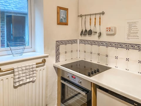 Kitchen | New Cottage, Penmaenpool, Dolgellau