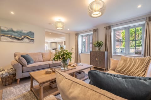 Bluebell Cottage, Thornham: Beautifully finished with blue and grey tones