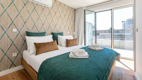 Bedroom with a comfortable bed in calming blue tones, creating a serene and relaxing atmosphere for a perfect night’s sleep.

#BedroomVibes #CalmAmbience #CozyStay #RestAndRecharge