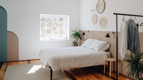 A modern and bright sleeping area designed for comfort and effortless stays in Porto.

#PortoStay #AirbnbPorto #LovelyStay #BrightLiving