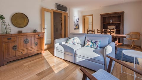 Bask in the warm glow of natural light as you relax on the comfortable sofa, or gather around the rustic dining table for memorable meals. This inviting open-plan living and dining area perfectly blends comfort with charming traditional accents.
#CozyLivi
