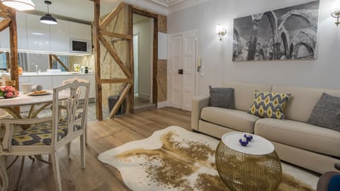 Inviting, warm, and well-curated — a stylish space that blends rustic textures with modern touches.
#Portugal #Lisbon #eclecticdecor #shorttermstay #authenticliving