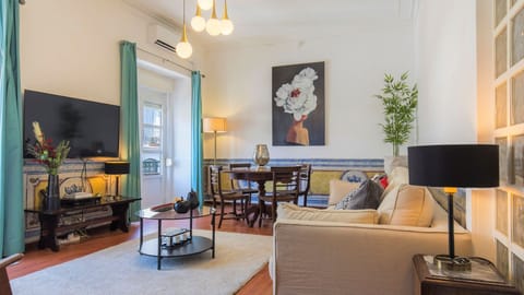 Large spacious living room with AC and balcony
#comfort #portugal #pt #lisbon
