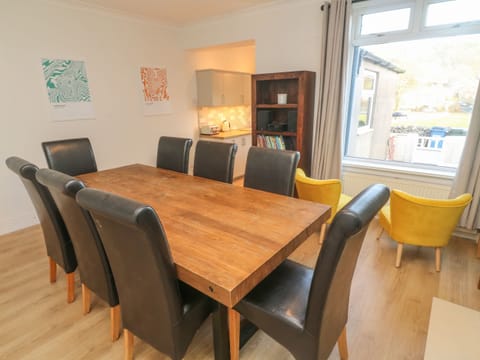 Cottage | Private kitchen | Fridge, dishwasher, electric kettle, toaster