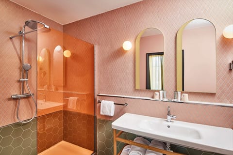 Suite, 1 Queen Bed, Non Smoking (Twin bed on request) | Bathroom | Hair dryer, towels