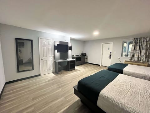 Select Comfort beds, desk, free WiFi, bed sheets