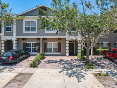 1770 Sqft 5br/3ba townhouse