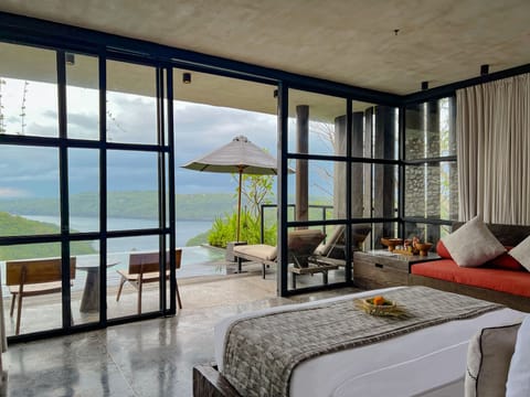 One Bedroom Pool Villa with Sea View | Minibar, in-room safe, desk, laptop workspace