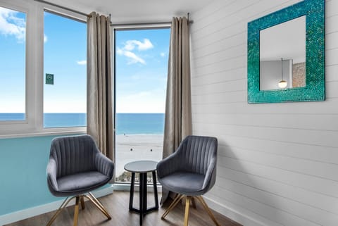 Sitting area with amazing view