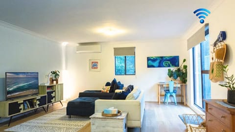 Gidgets on Gretel | Living Room | Smart TV | Air conditioning