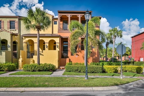 PAS3610 - Expansive end unit townhome in the gated Resort Style community of Paseo