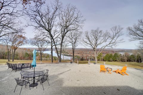 Golden Vacation Rental | 2BR | 2BA | 2 Steps Required | 1,155 Sq Ft