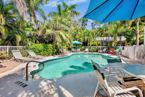 Shared Pool Seating