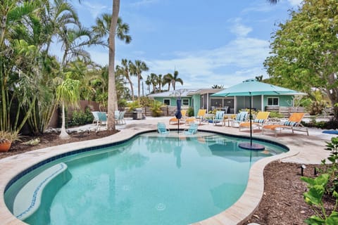 Private Pool, Grill & Lounge