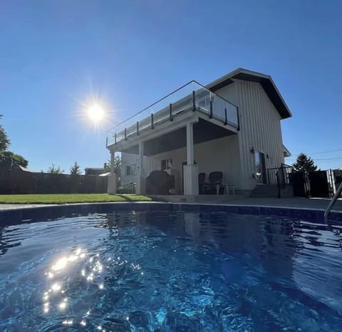 Pool open May long - Sept long