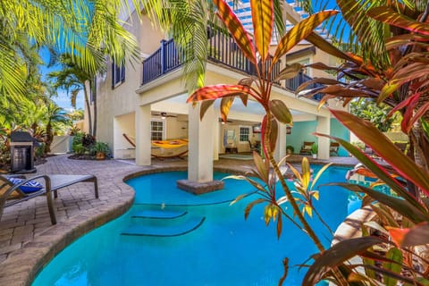 Coconut Cottage- Anna Maria Island Accommodations