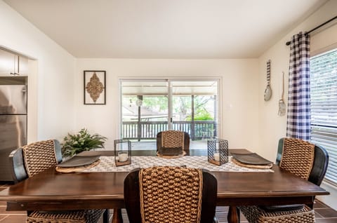 Dining room seating for 4