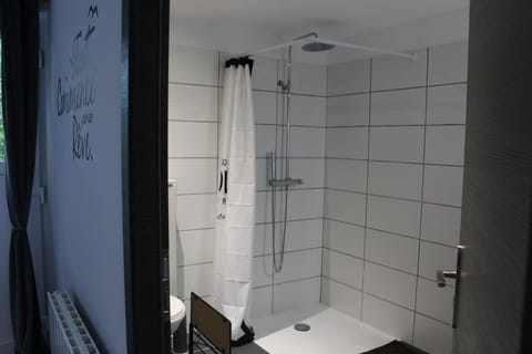 Double Room, Accessible, Ensuite | Bathroom