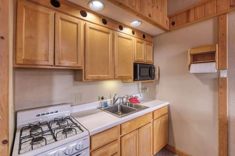 Microwave, oven, and stove available