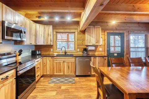 Main floor fully equipped kitchen