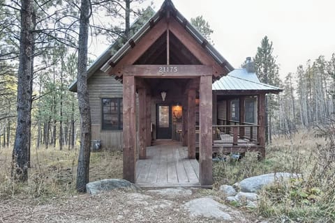 Welcome to Gold Rush Lodge managed by Deadwood Connections