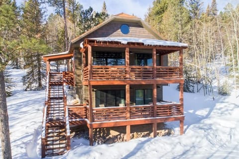 Welcome to Little Badger Lodge managed by Deadwood Connections. 