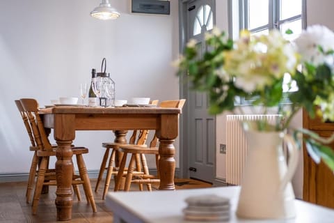 Cottage, Private Bathroom | Restaurant