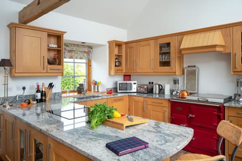 The cosy country kitchen is well equipped with everything you need