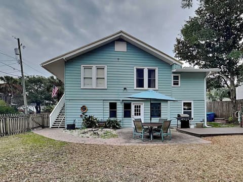 Welcome to Country's Retreat - Fenced Yard, Game Room, Beach Showers