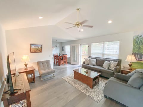 Large Bright 4-Bedroom House