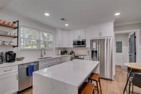 Fully Stocked Kitchen (1)