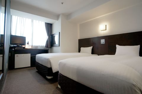 Desk, WiFi, bed sheets