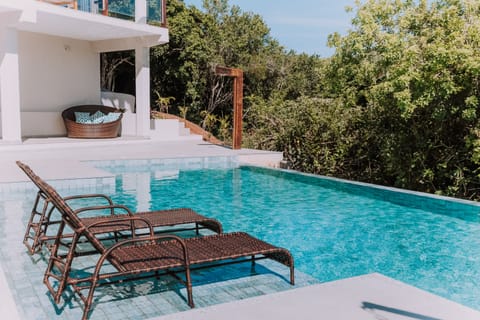 2 outdoor pools
