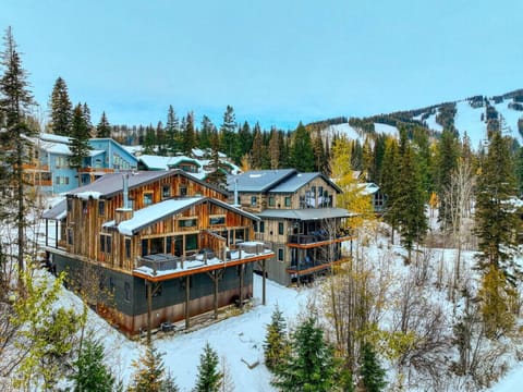 Direct & Private Ski Access to The Home Again Trail