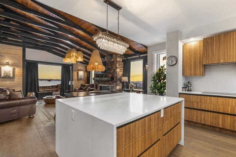 Chalet, 4 Bedrooms, Mountain View, Slope side (4 Bedrooms) | Private kitchen | Microwave, oven, electric kettle, blender