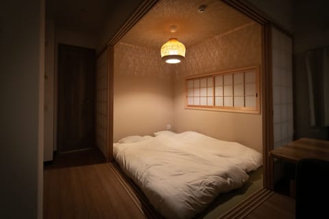 Standard House, 3 Bedrooms | 3 bedrooms, individually decorated, individually furnished, desk