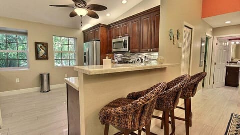 Breakfast Bar - 2nd Floor