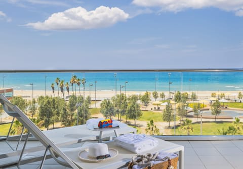 Deluxe Room, Balcony, Sea View | 1 bedroom, minibar, in-room safe, free WiFi