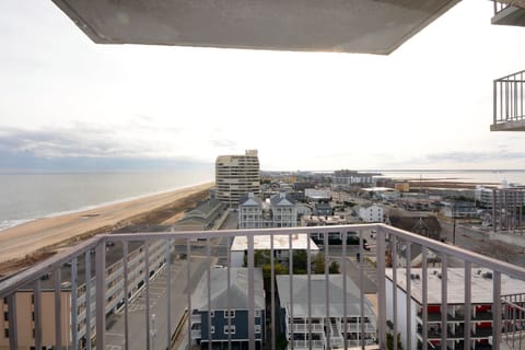 BALCONY-VIEW-1105-SEA-TERRACE-OCEAN-CITY